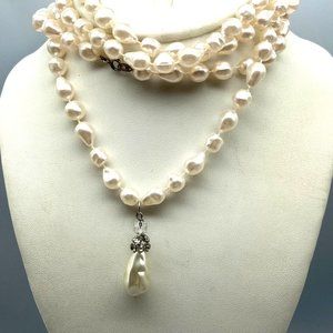 Vintage Baroque Faux Pearl Strand Necklace with Elegant Teardrop Pendant